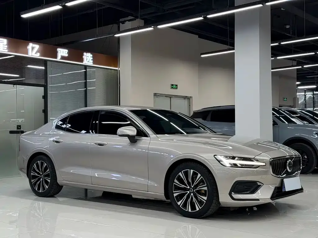 Volvo S60 — фото 10