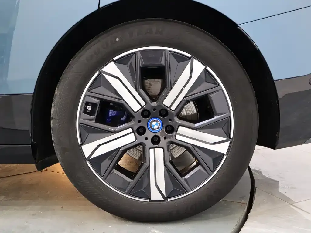 BMW iX — фото 10