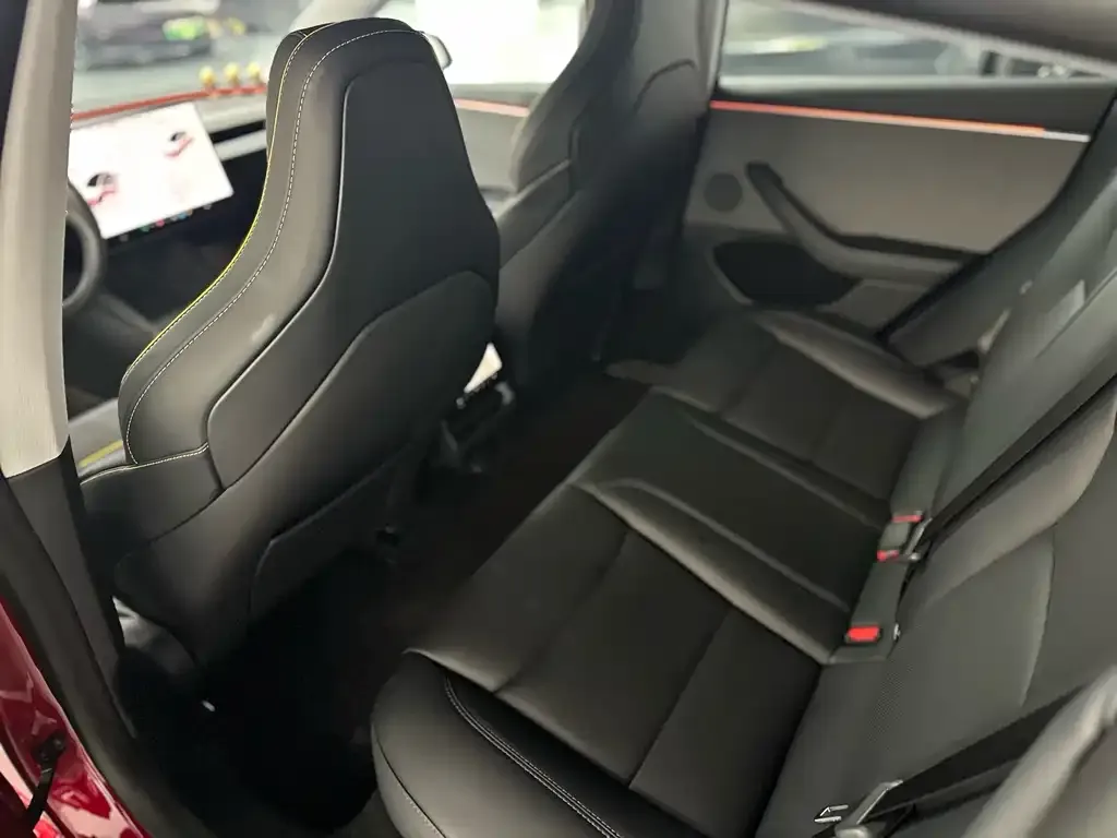 Tesla Model 3 — фото 3