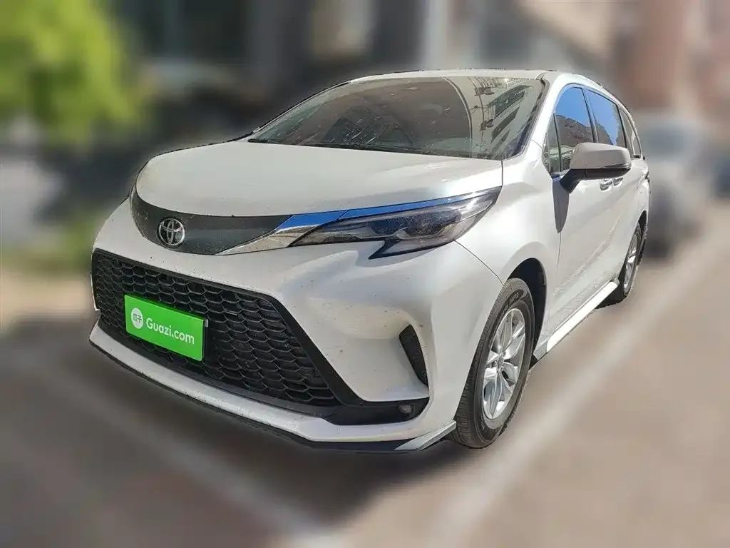 Toyota Granvia — фото 1
