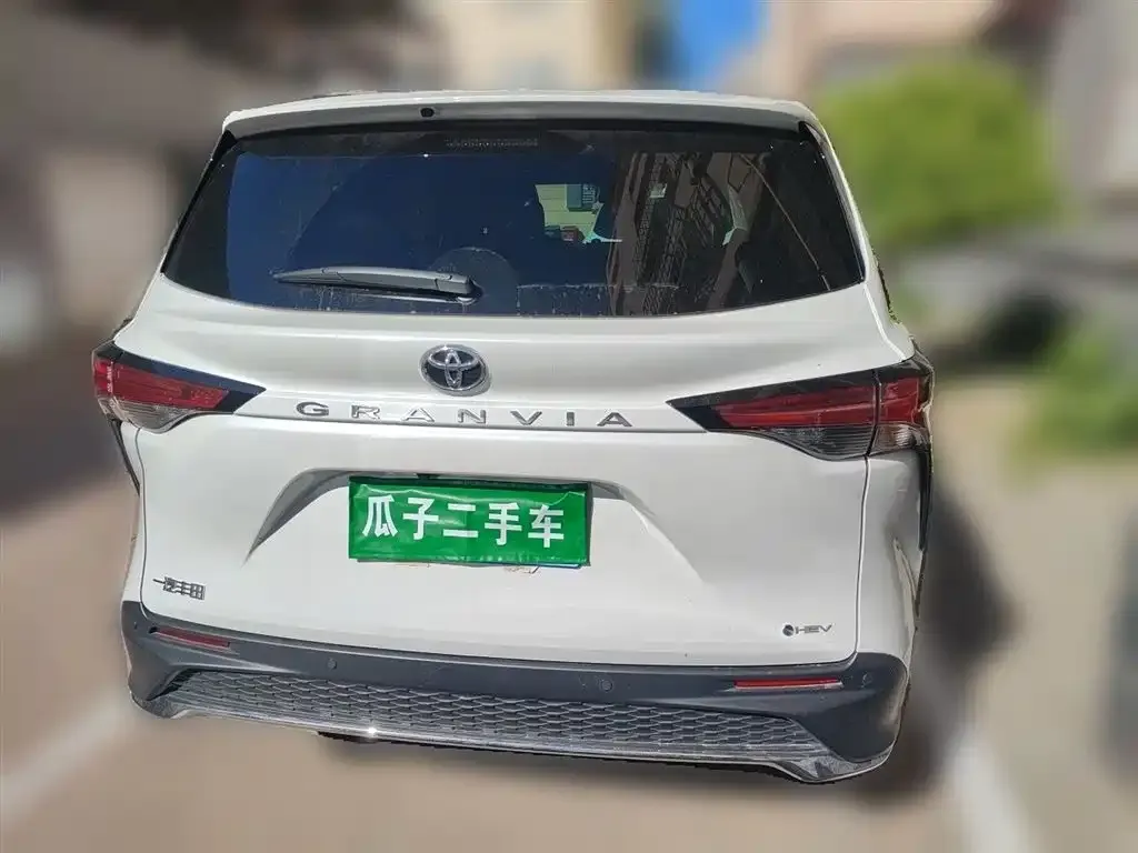 Toyota Granvia — фото 4