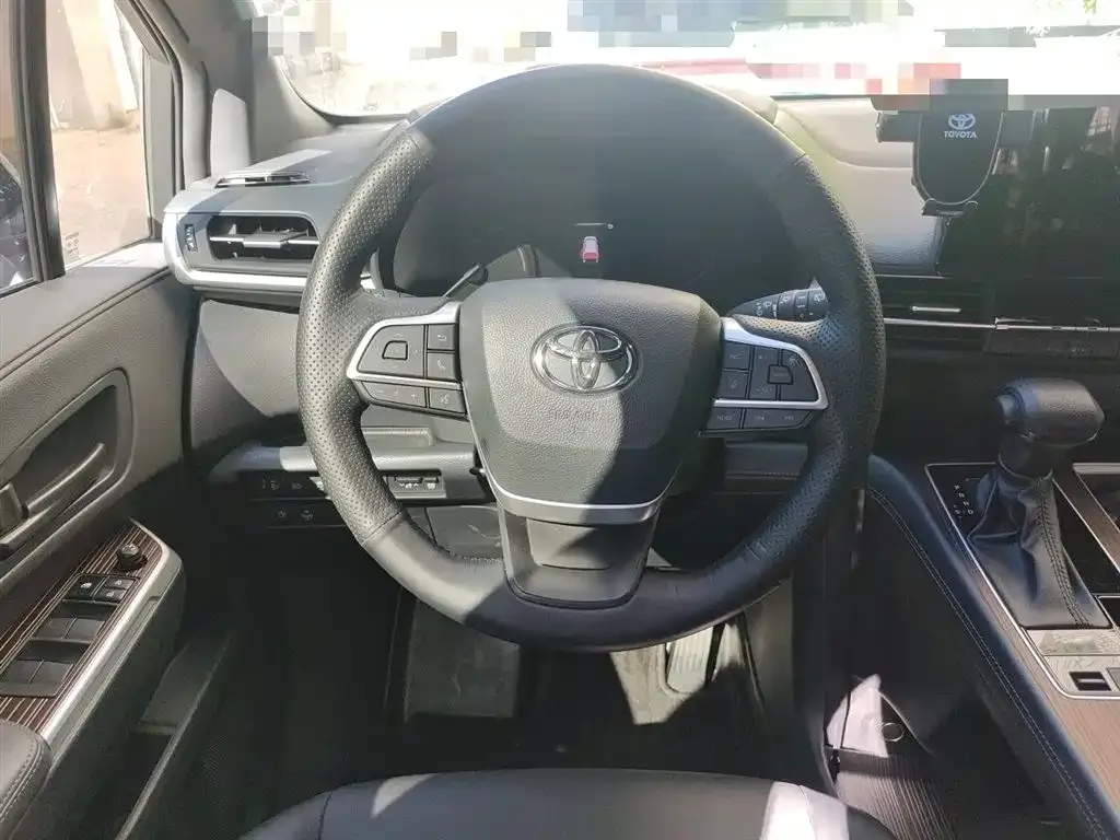 Toyota Granvia — фото 8
