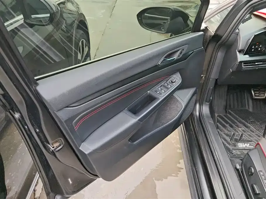 Volkswagen Golf GTI — фото 8