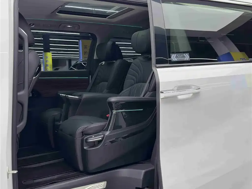 GAC Motor Trumpchi M8 — фото 3