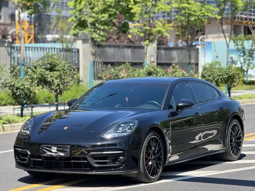 Porsche Panamera — фото 1