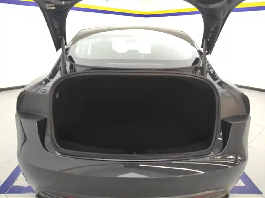 Tesla Model 3 — фото 10