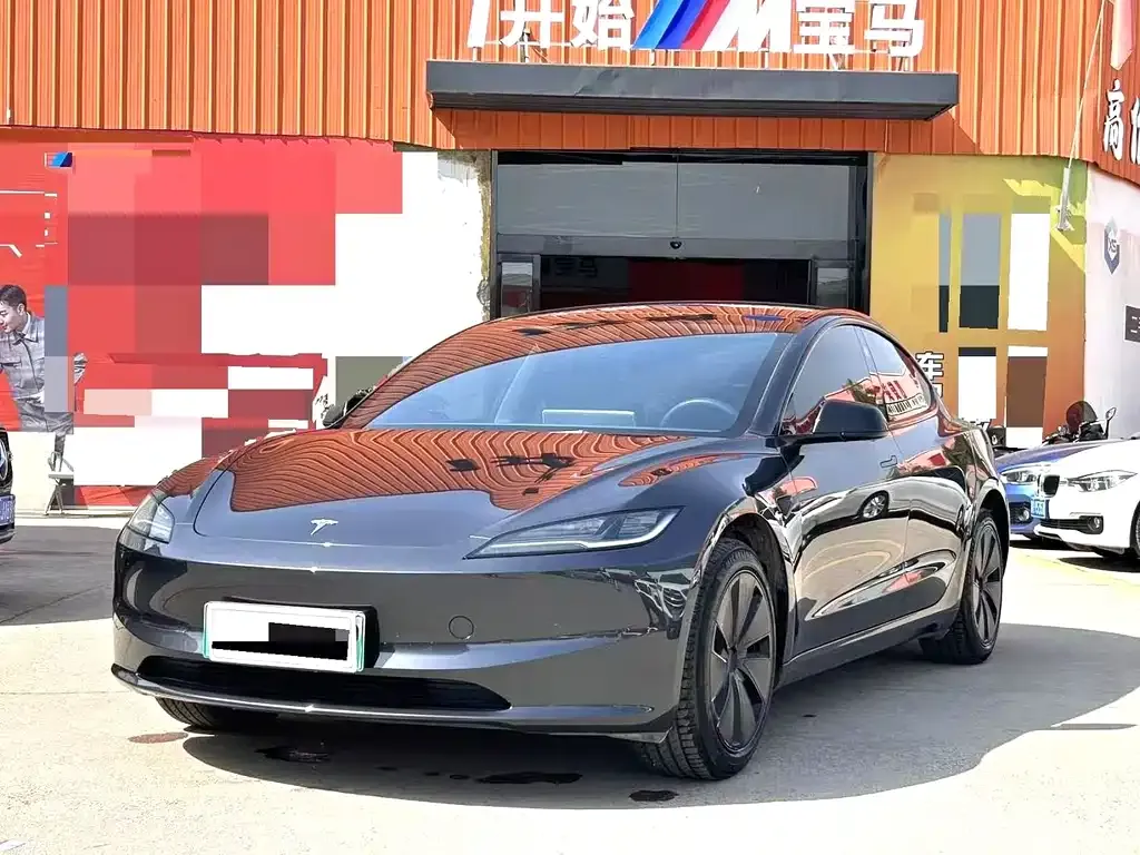 Tesla Model 3 — фото 1