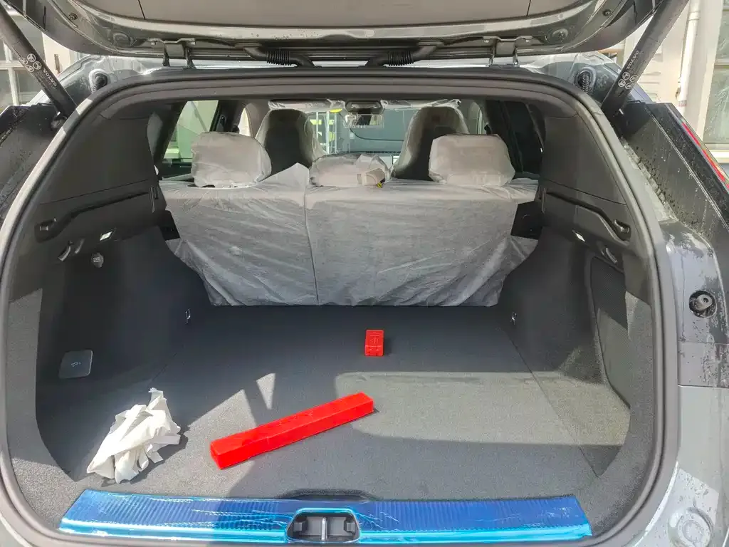 Volvo XC70 Plug-in Hybrid — фото 2