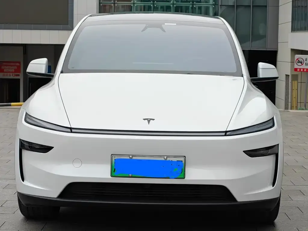 Tesla Model Y L — фото 3