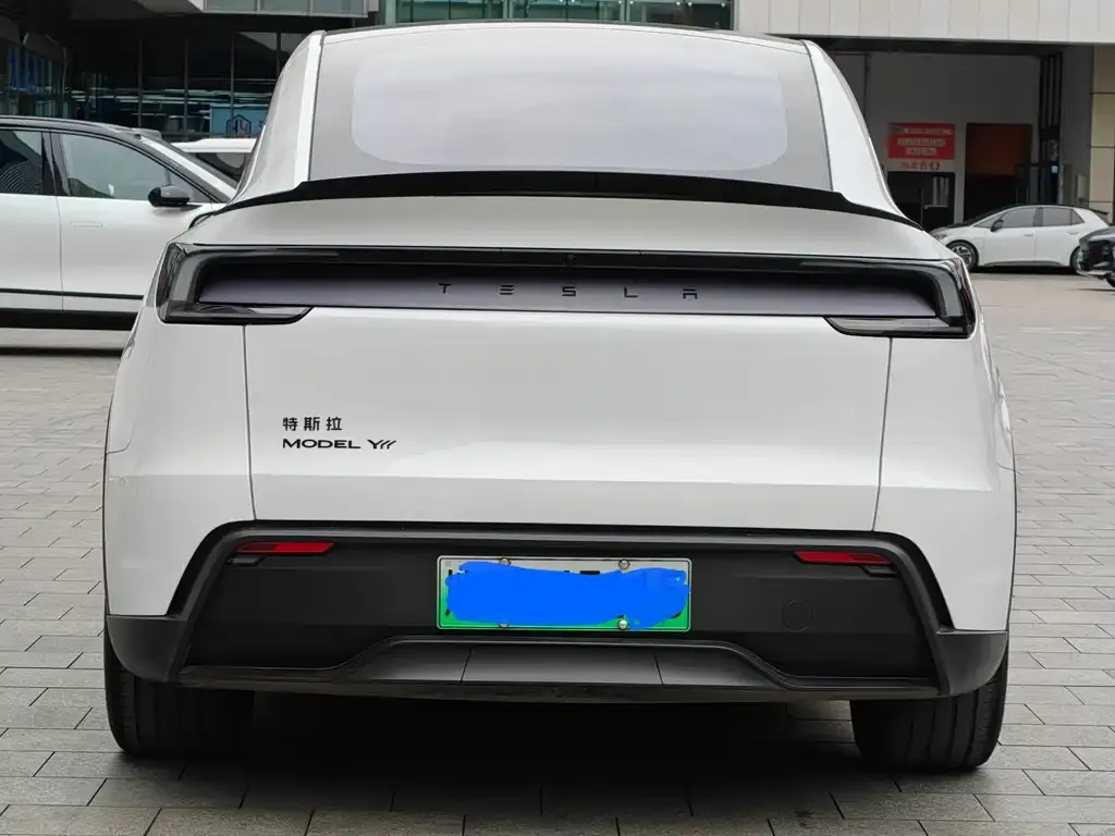 Tesla Model Y L — фото 2