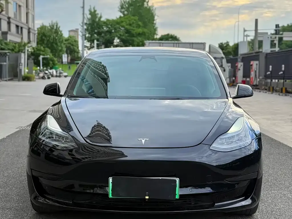 Tesla Model 3 — фото 10