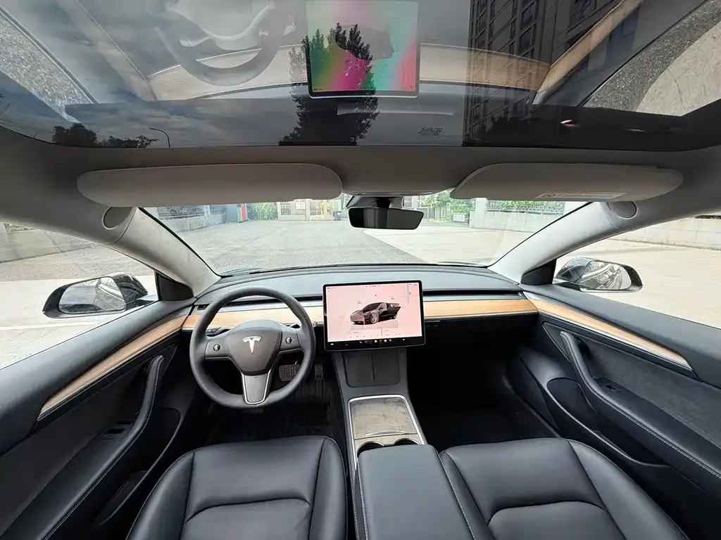 Tesla Model 3 — фото 4
