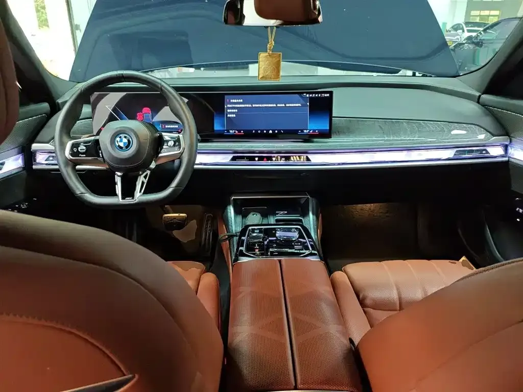 BMW i7 — фото 6