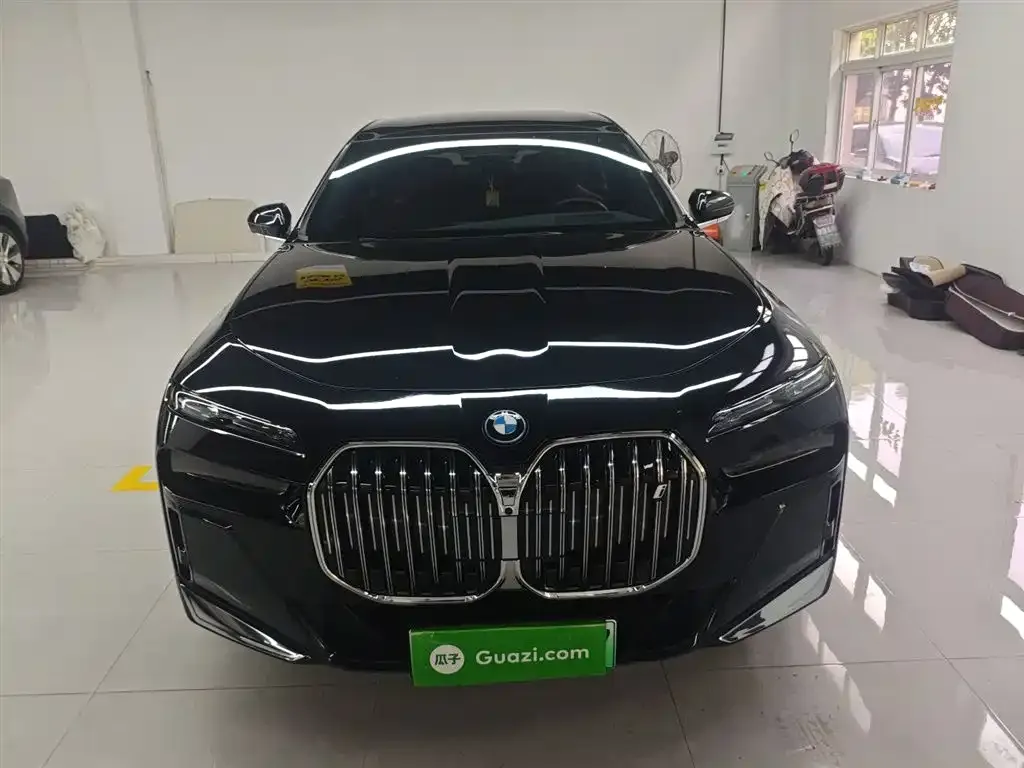 BMW i7 — фото 10