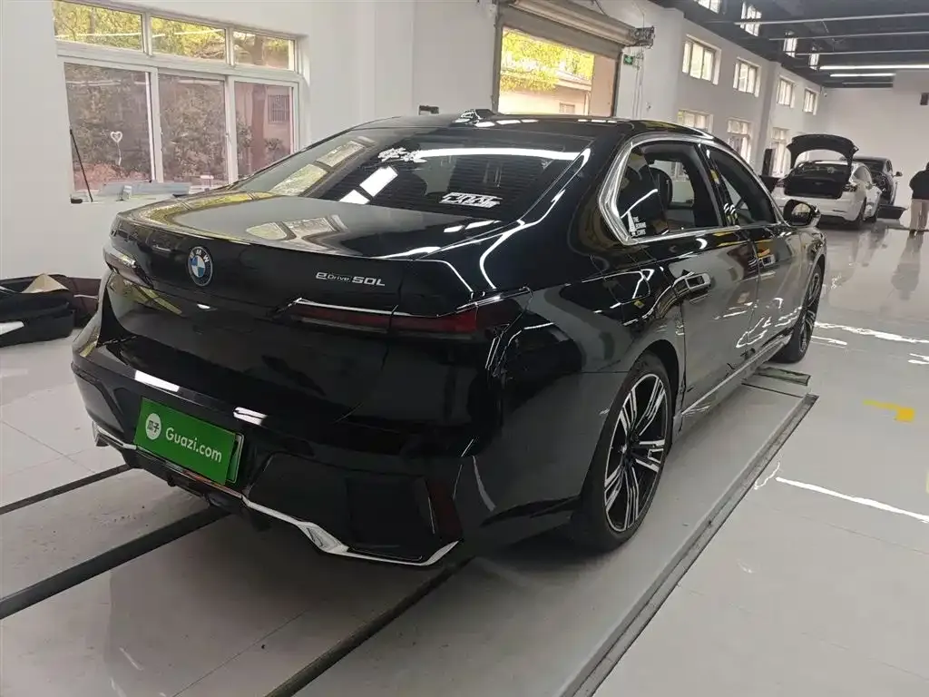 BMW i7 — фото 7