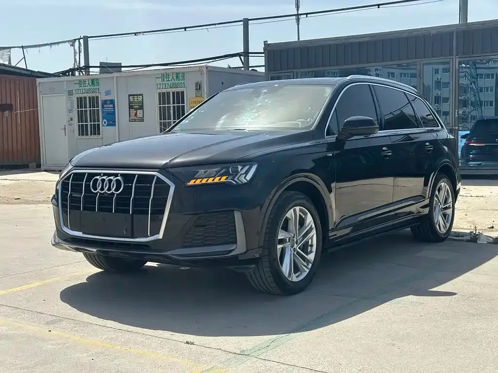 Audi Q7 — фото 1