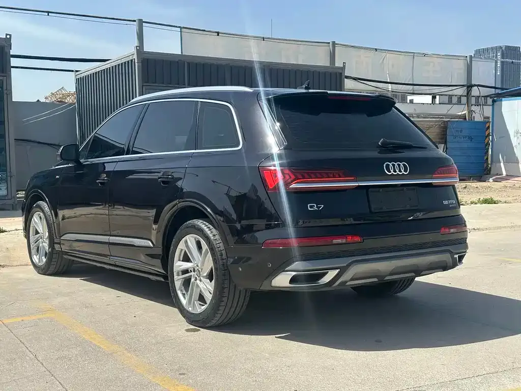 Audi Q7 — фото 7