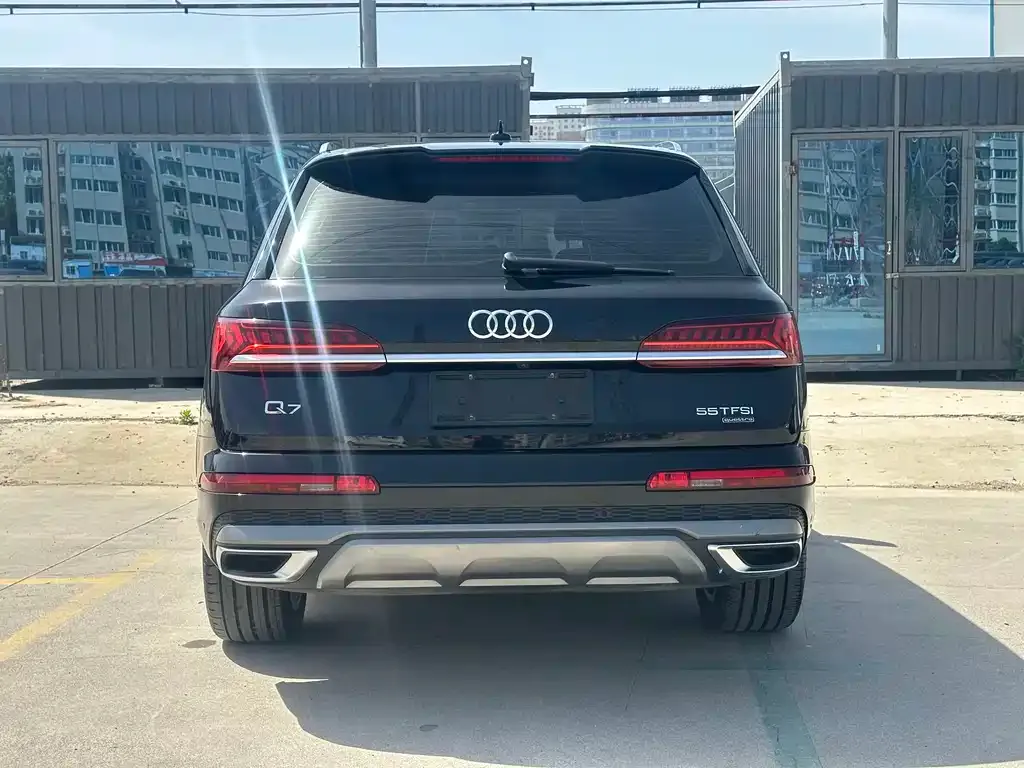 Audi Q7 — фото 8