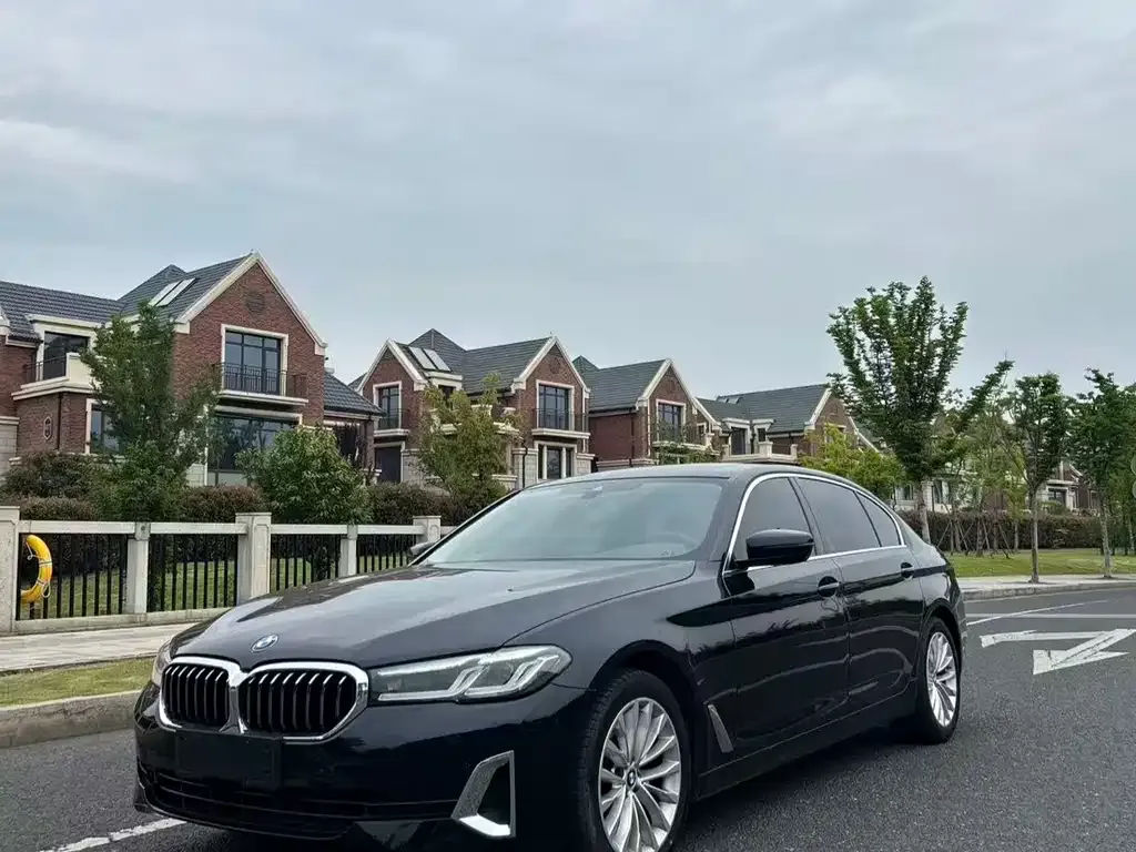 BMW 5 Series — фото 1