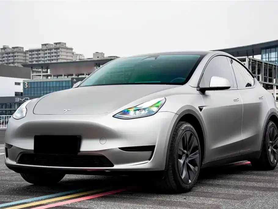 Tesla Model Y — фото 1