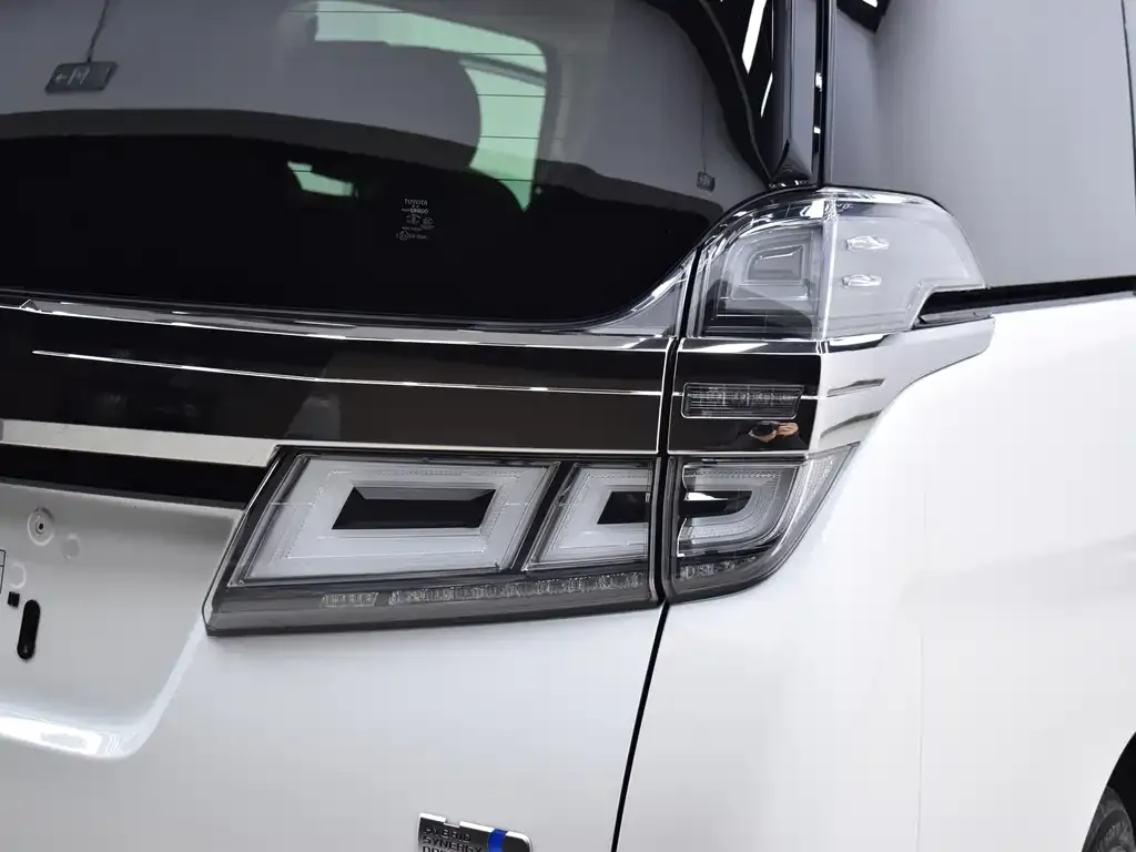 Toyota Vellfire — фото 6