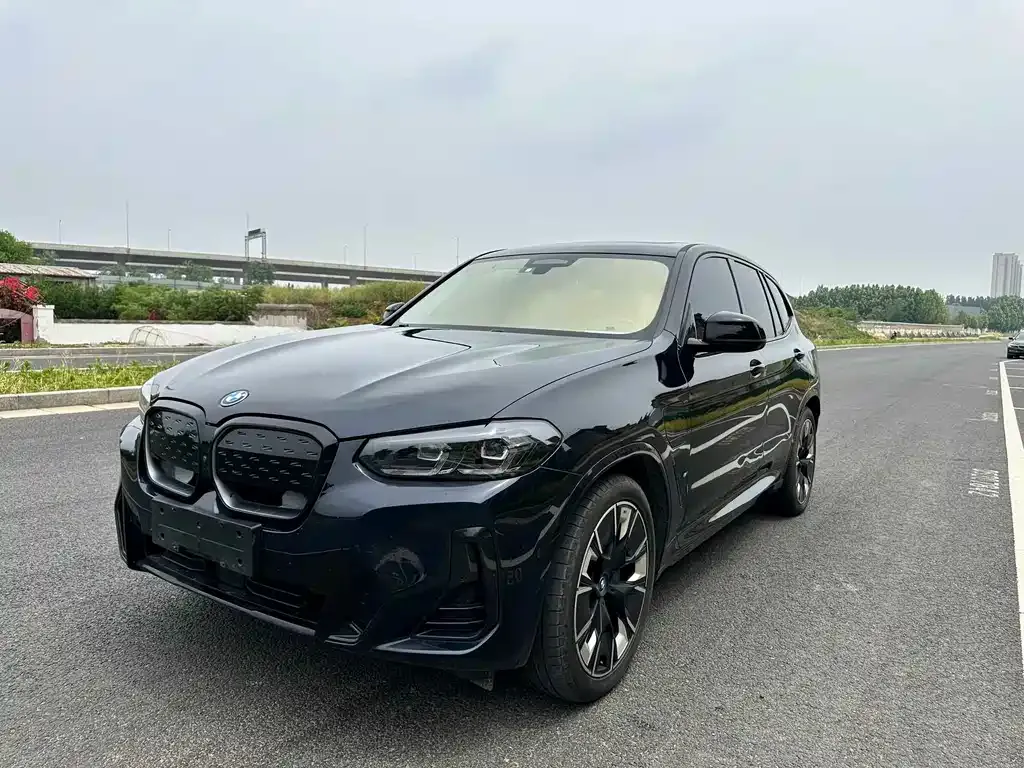 BMW iX3 — фото 1