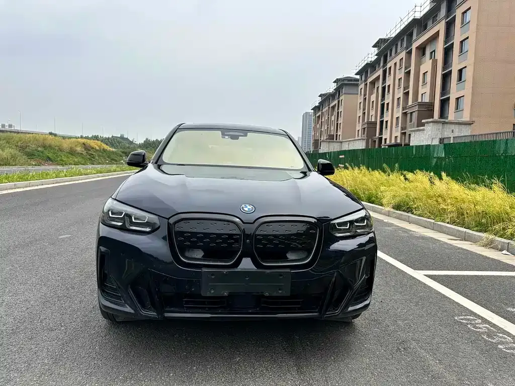 BMW iX3 — фото 2