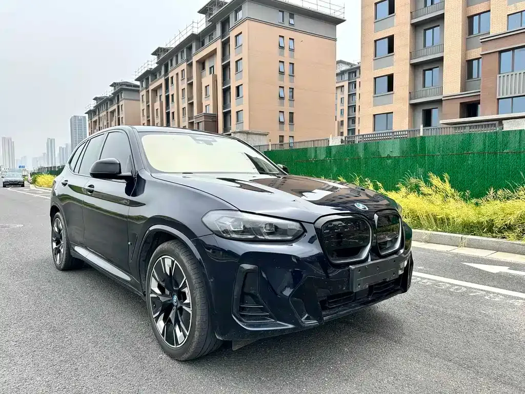 BMW iX3 — фото 7