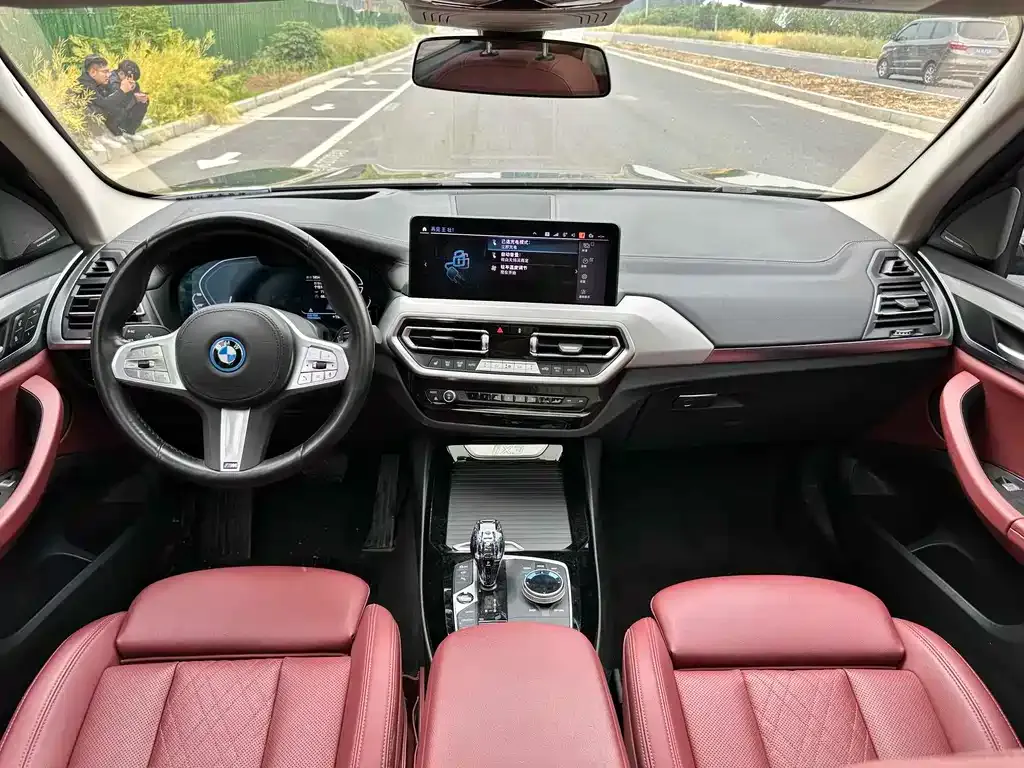 BMW iX3 — фото 3