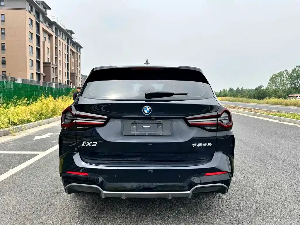 BMW iX3 — фото 9