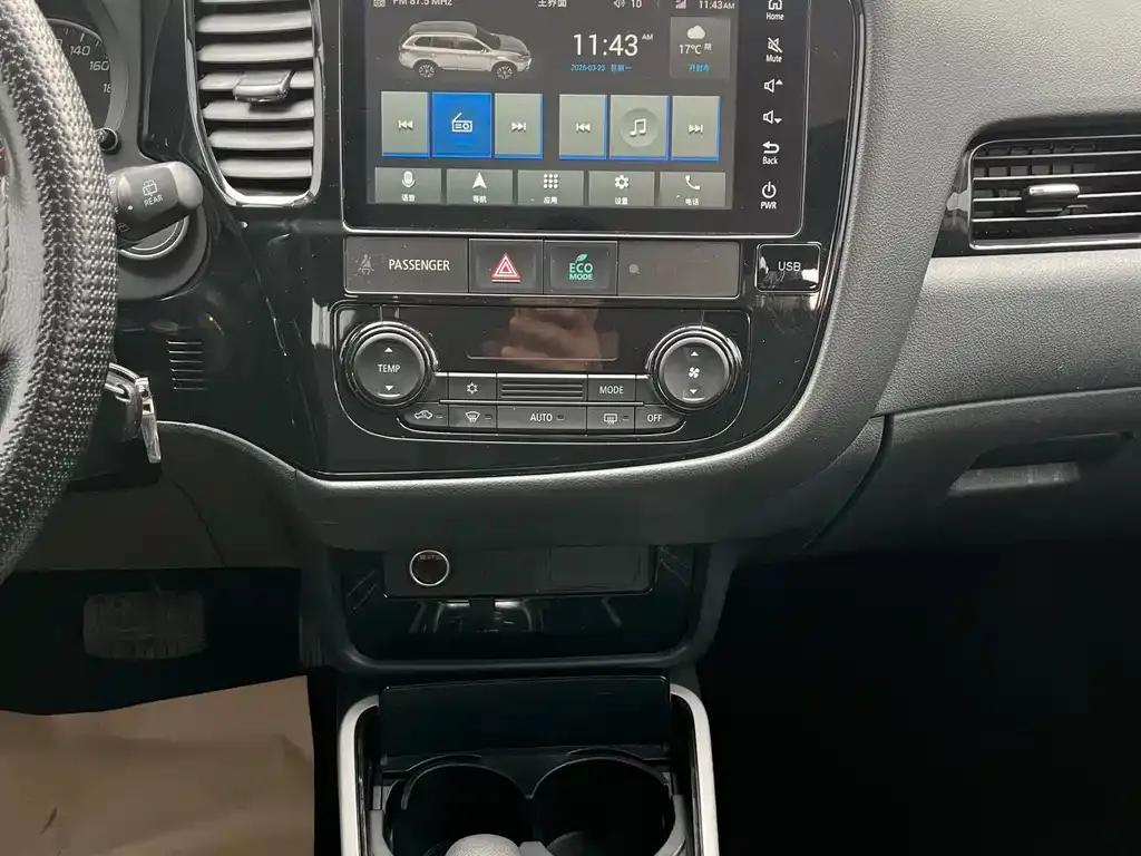 Mitsubishi Outlander — фото 10