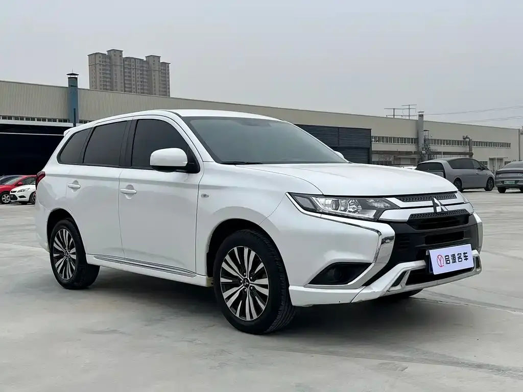 Mitsubishi Outlander — фото 6