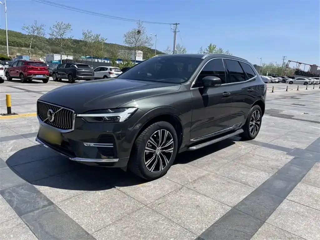 Volvo XC60 — фото 1