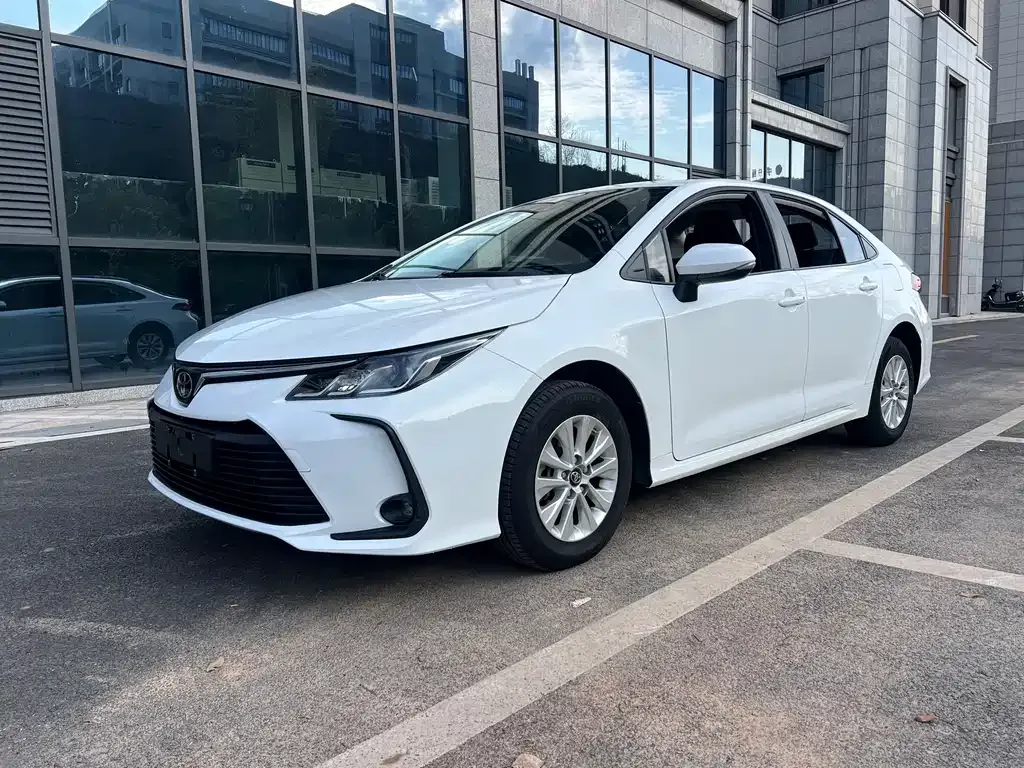 Toyota Corolla — фото 1