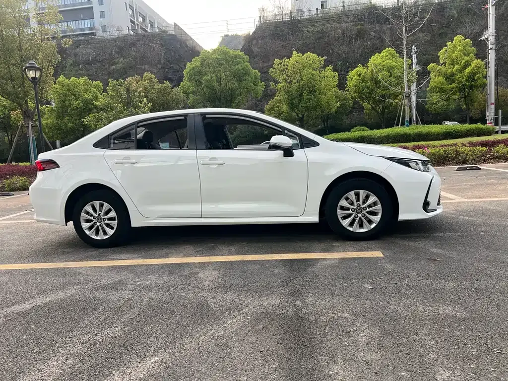 Toyota Corolla — фото 6