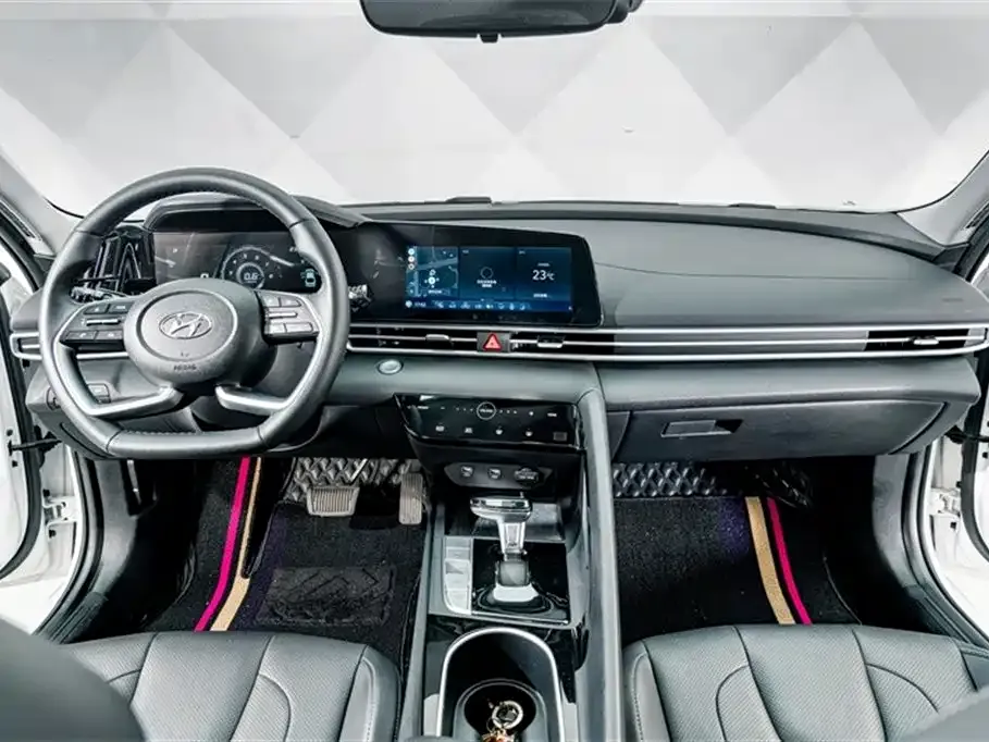 Hyundai Elantra — фото 3