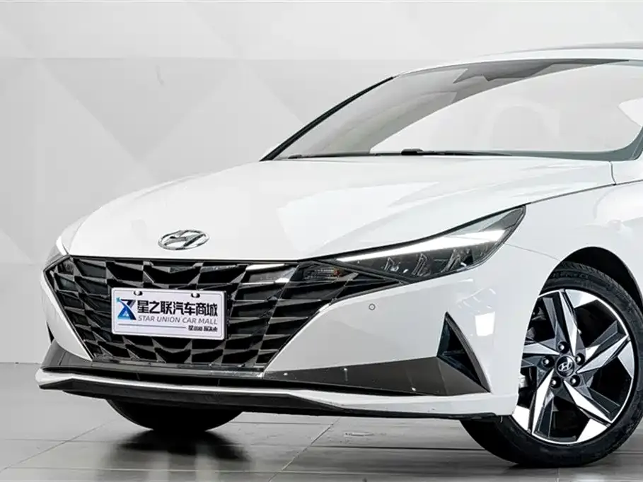 Hyundai Elantra — фото 10