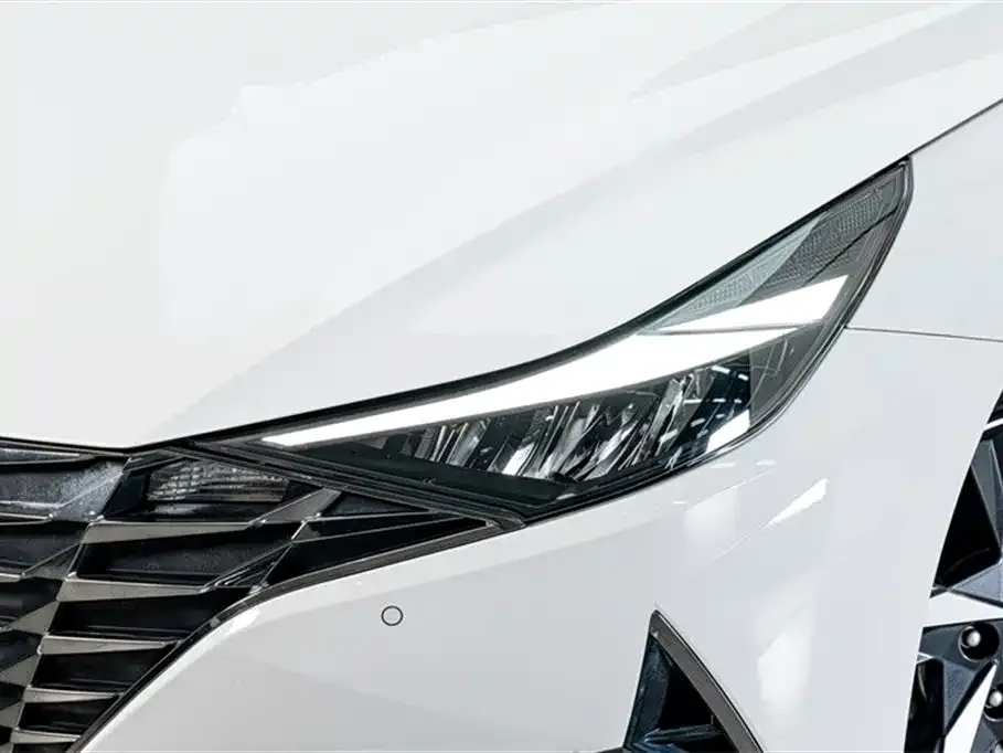 Hyundai Elantra — фото 6