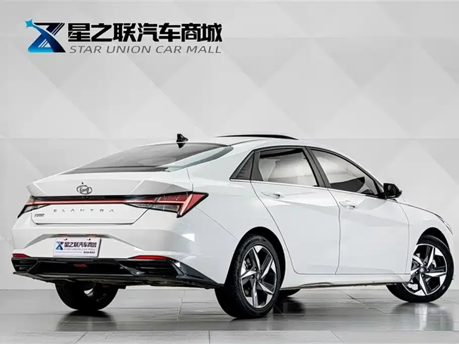 Hyundai Elantra — фото 8