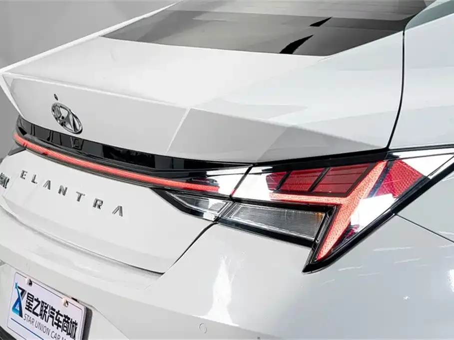 Hyundai Elantra — фото 4