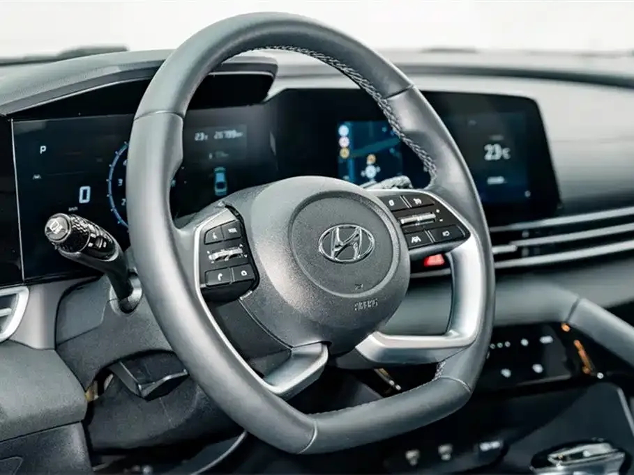 Hyundai Elantra — фото 7