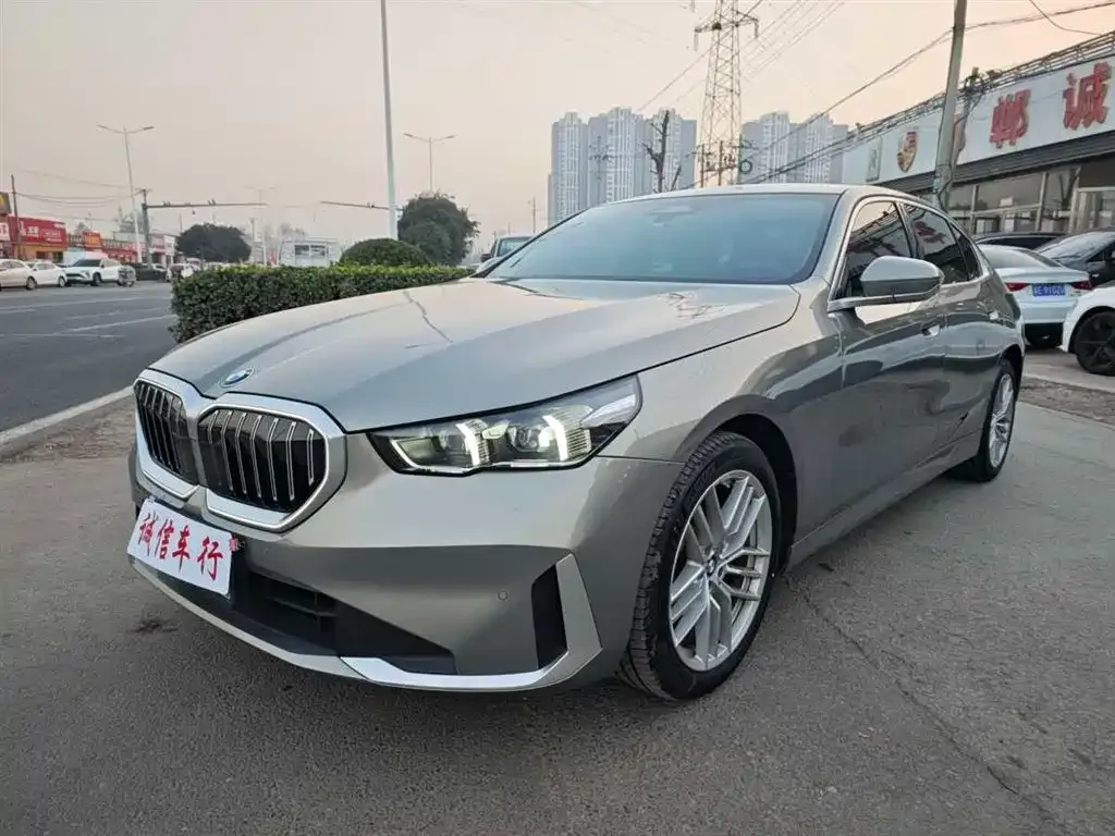 BMW 5 Series — фото 1