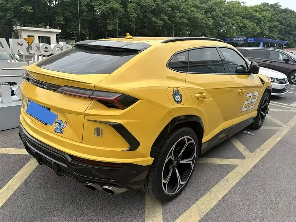 Lamborghini Urus — фото 1