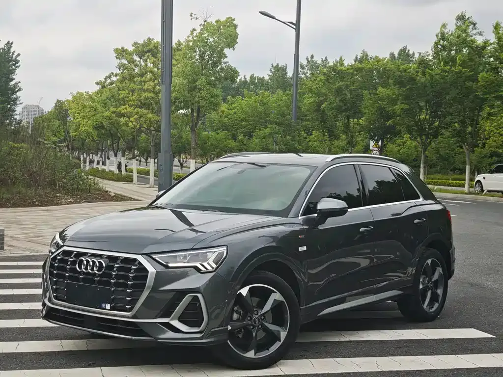 Audi Q3 — фото 1