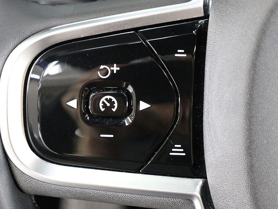 Volvo XC60 — фото 3