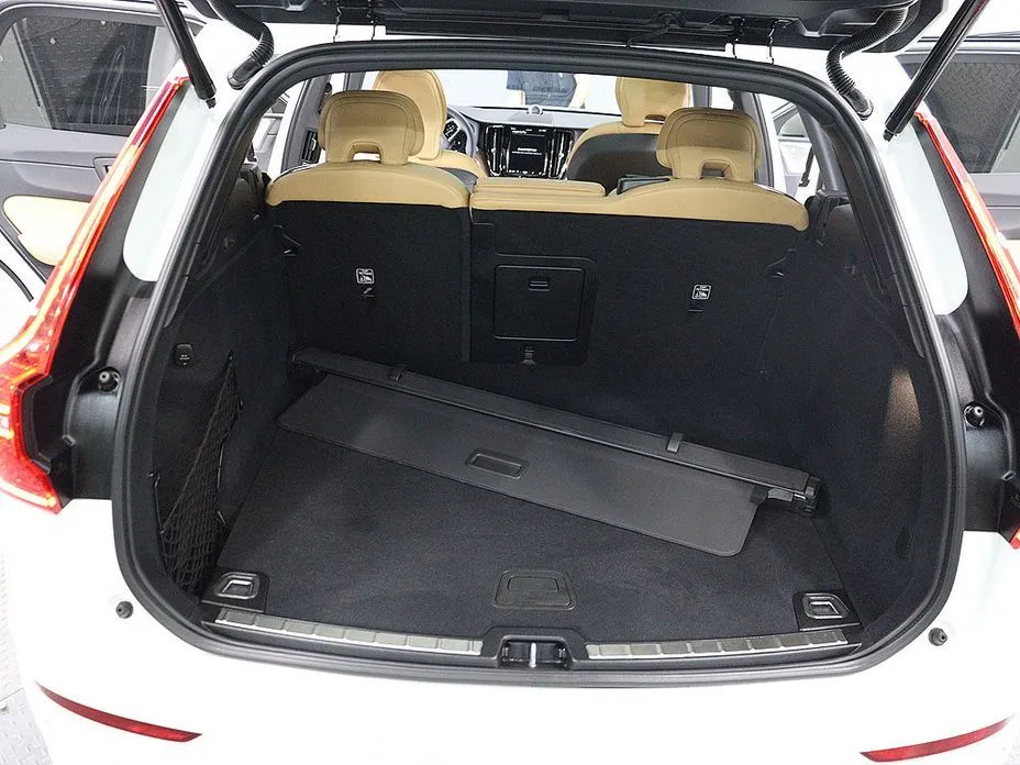 Volvo XC60 — фото 10
