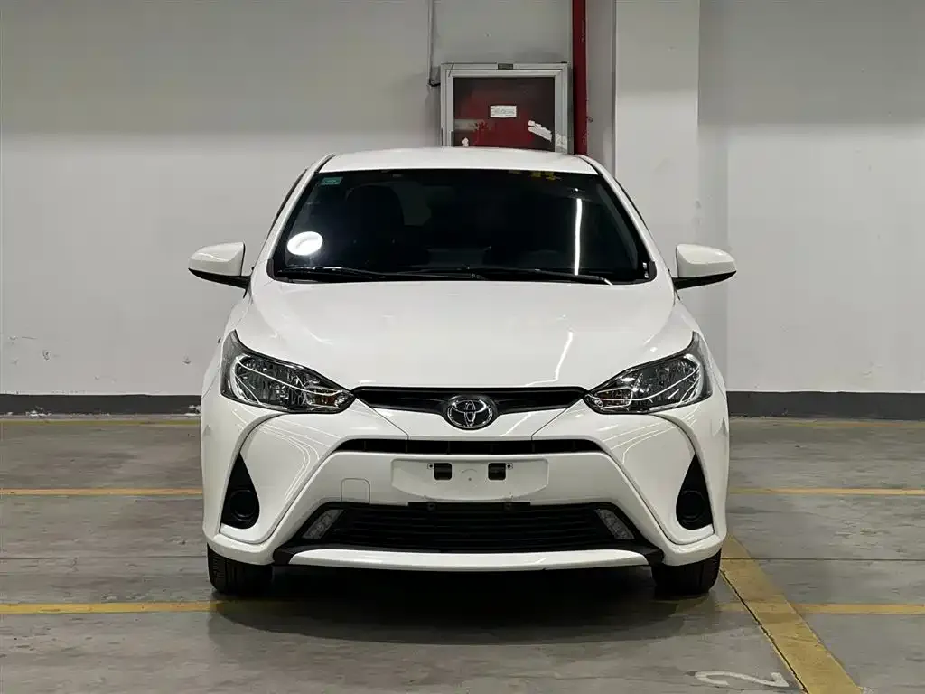 Toyota Yaris L — фото 2