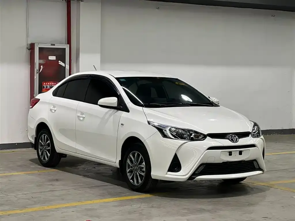 Toyota Yaris L — фото 5