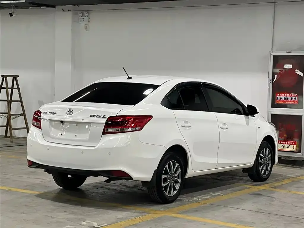 Toyota Yaris L — фото 7
