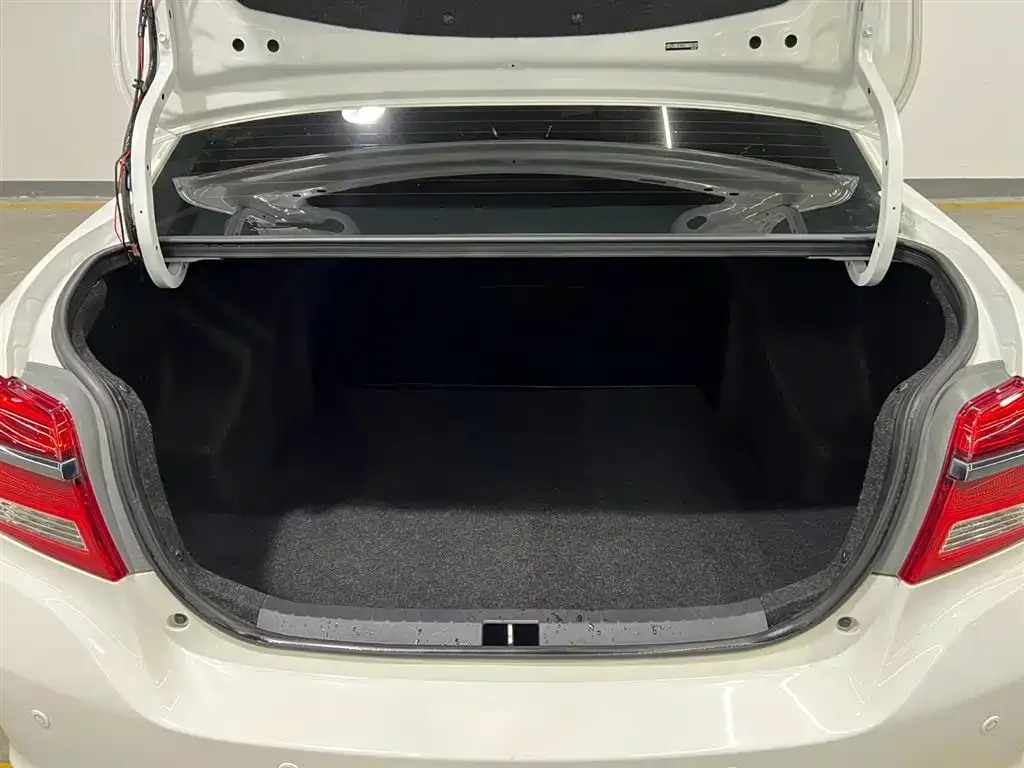 Toyota Yaris L — фото 9